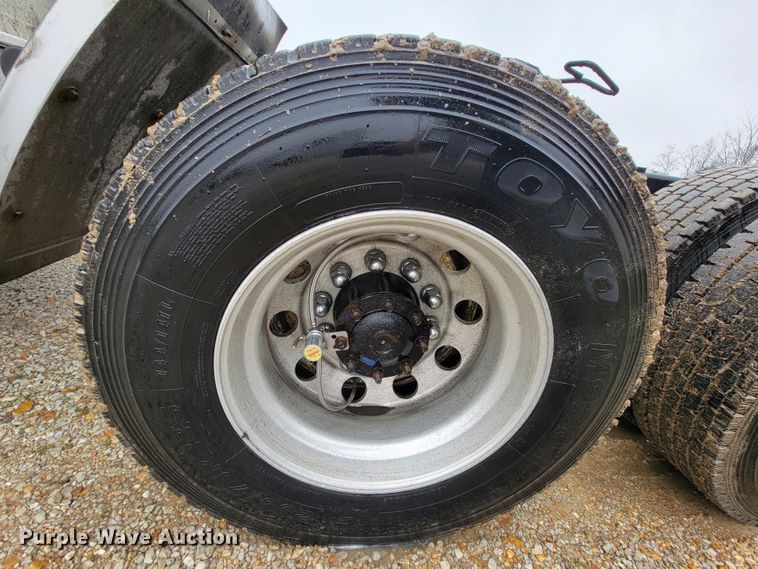 image for item FL9099 2013 Freightliner Columbia  Glider semi truck