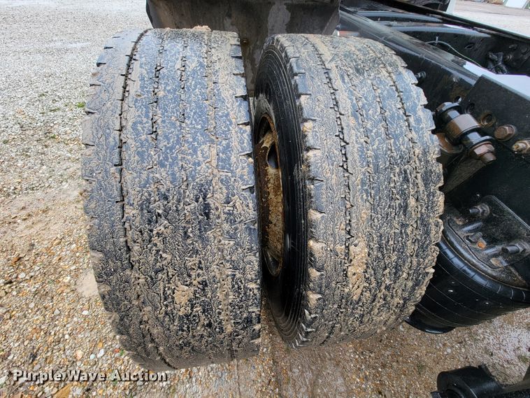 image for item FL9099 2013 Freightliner Columbia  Glider semi truck