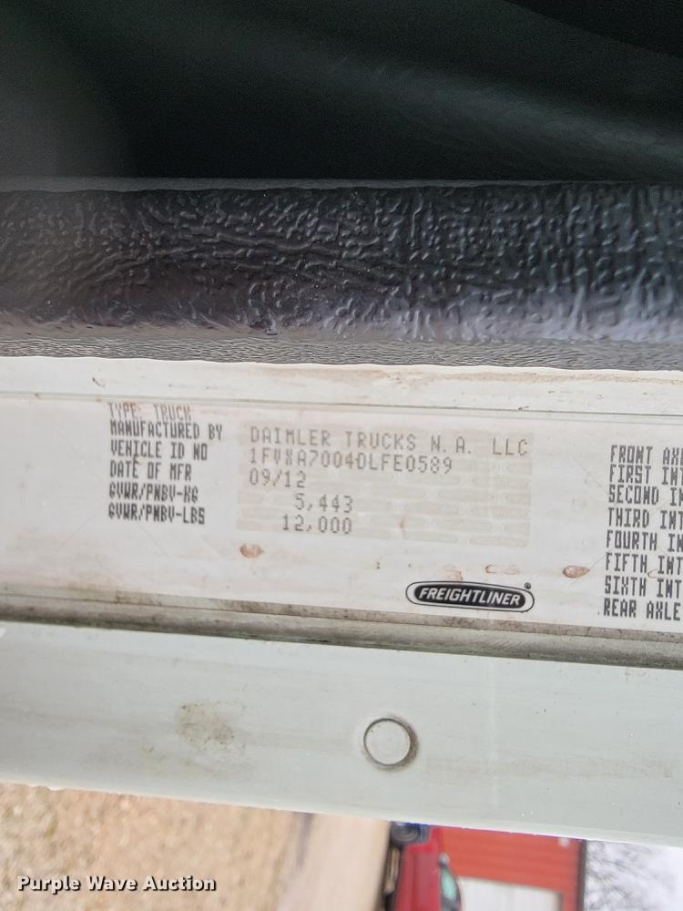 image for item FL9099 2013 Freightliner Columbia  Glider semi truck