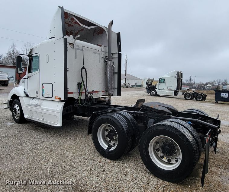 image for item FL9100 2012 Freightliner Columbia  Glider semi truck