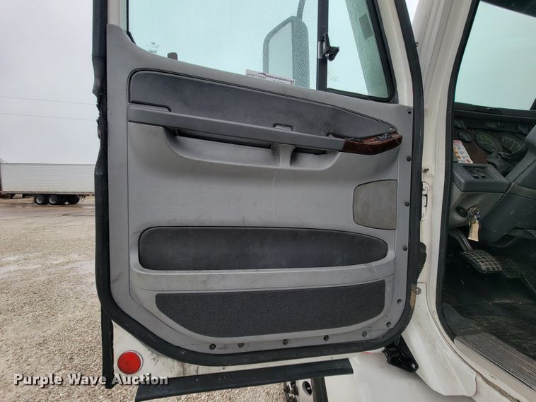 image for item FL9100 2012 Freightliner Columbia  Glider semi truck