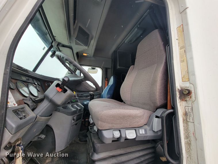 image for item FL9100 2012 Freightliner Columbia  Glider semi truck