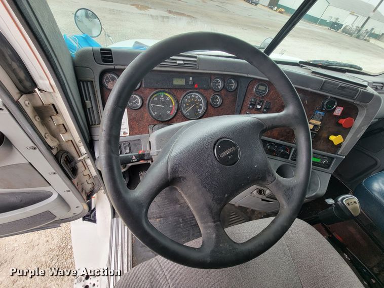 image for item FL9100 2012 Freightliner Columbia  Glider semi truck