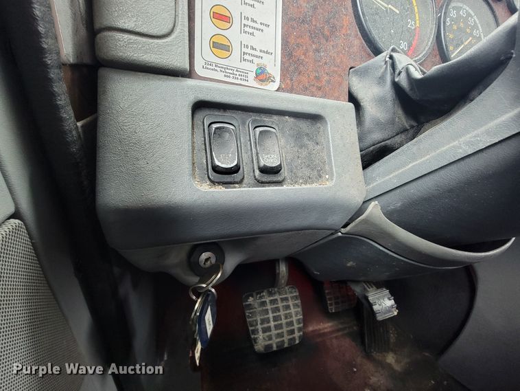 image for item FL9100 2012 Freightliner Columbia  Glider semi truck