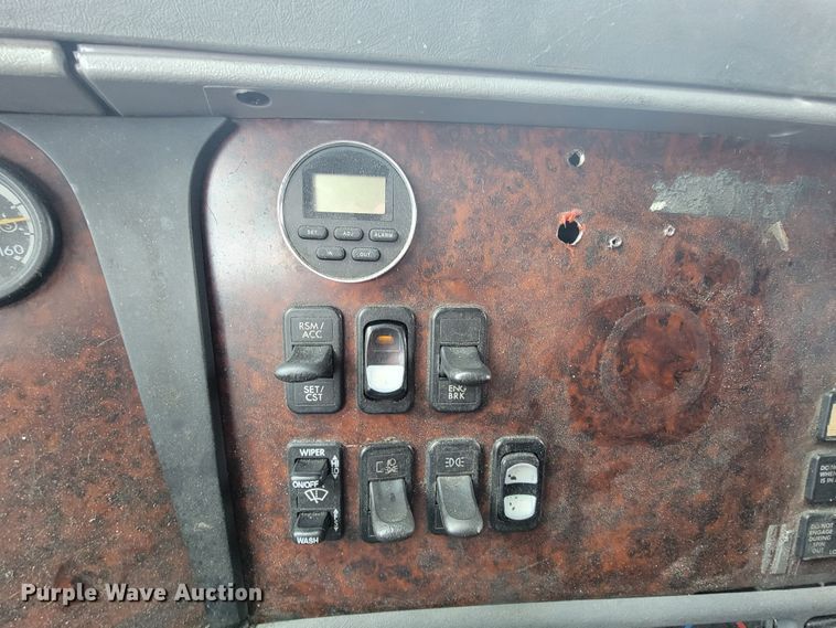 image for item FL9100 2012 Freightliner Columbia  Glider semi truck