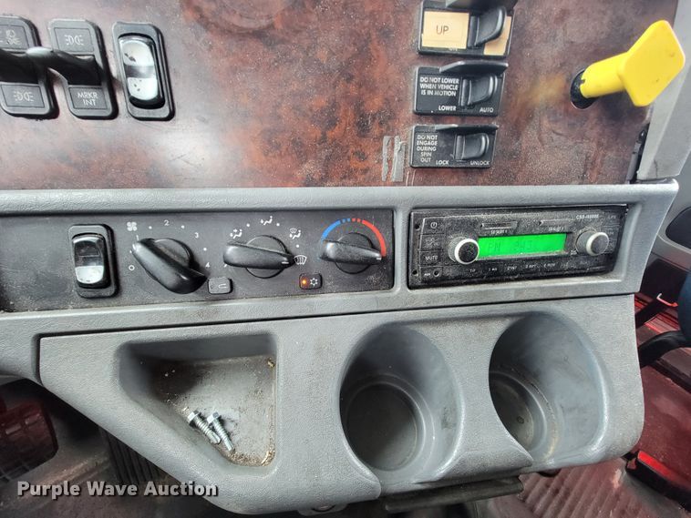 image for item FL9100 2012 Freightliner Columbia  Glider semi truck