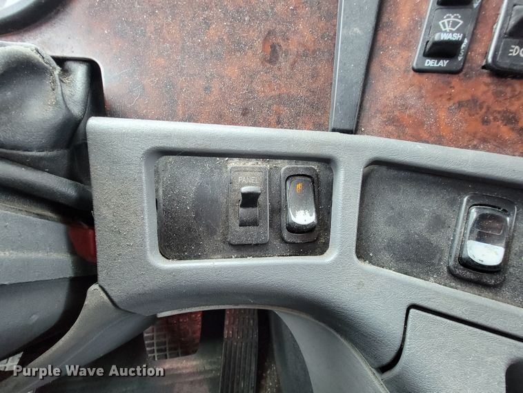 image for item FL9100 2012 Freightliner Columbia  Glider semi truck