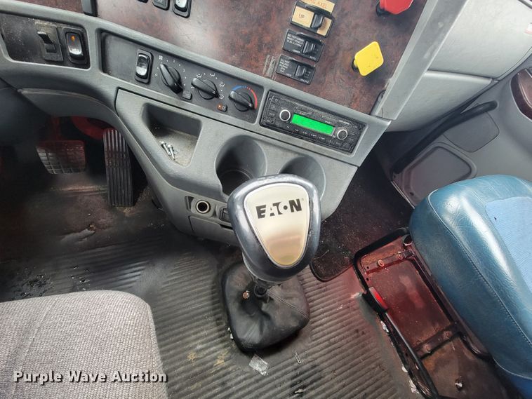 image for item FL9100 2012 Freightliner Columbia  Glider semi truck