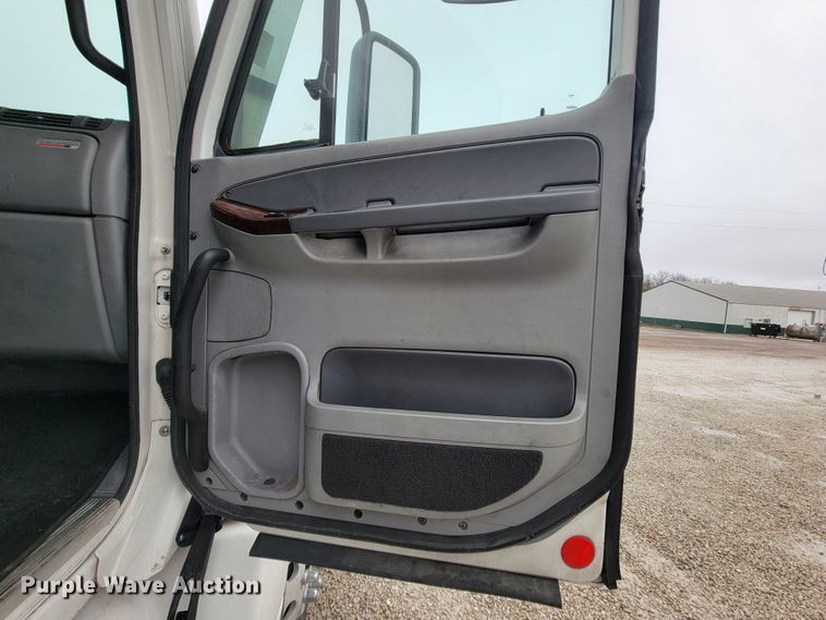 image for item FL9100 2012 Freightliner Columbia  Glider semi truck