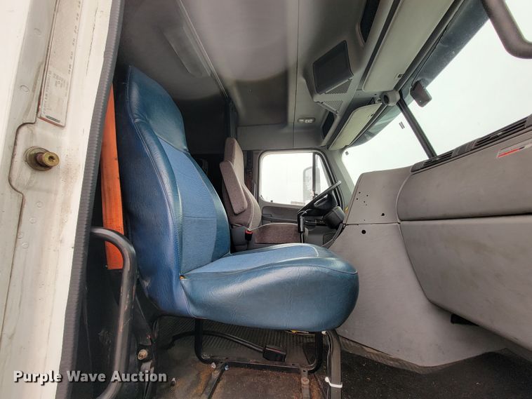 image for item FL9100 2012 Freightliner Columbia  Glider semi truck