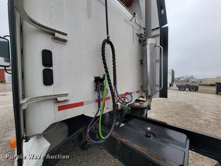 image for item FL9100 2012 Freightliner Columbia  Glider semi truck