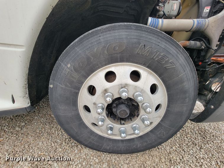 image for item FL9100 2012 Freightliner Columbia  Glider semi truck