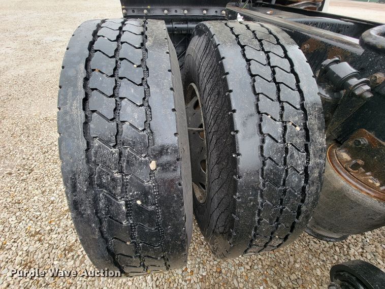 image for item FL9100 2012 Freightliner Columbia  Glider semi truck