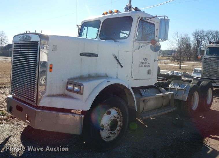 image for item GG9445 1988 Freightliner FLC  semi truck