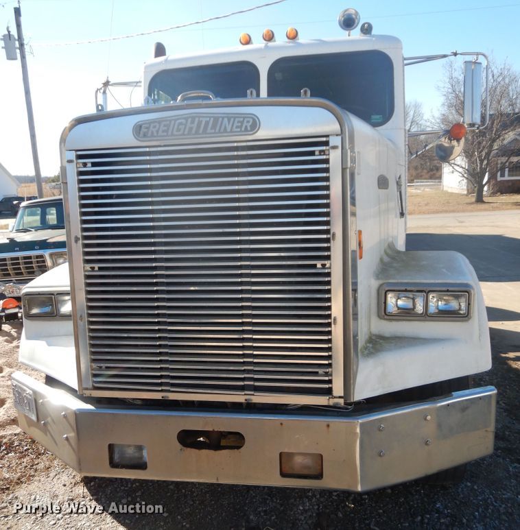 image for item GG9445 1988 Freightliner FLC  semi truck