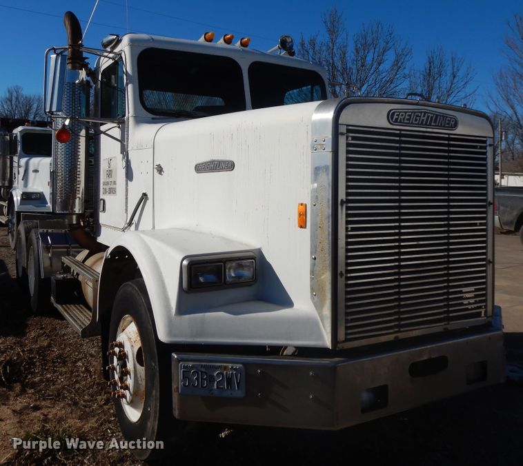 image for item GG9445 1988 Freightliner FLC  semi truck