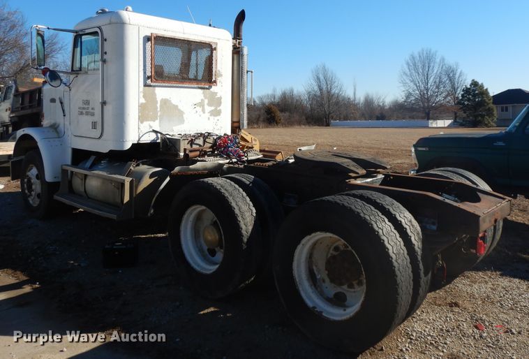 image for item GG9445 1988 Freightliner FLC  semi truck