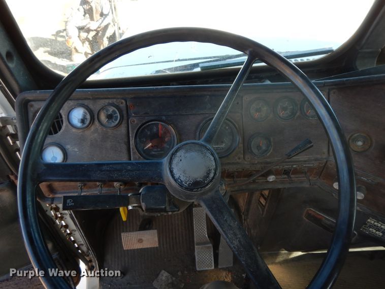 image for item GG9445 1988 Freightliner FLC  semi truck