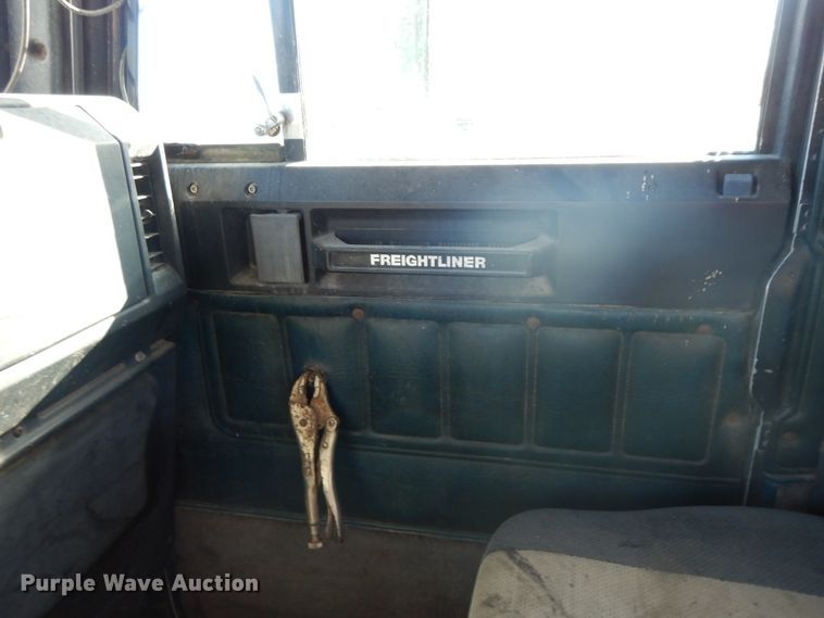 image for item GG9445 1988 Freightliner FLC  semi truck