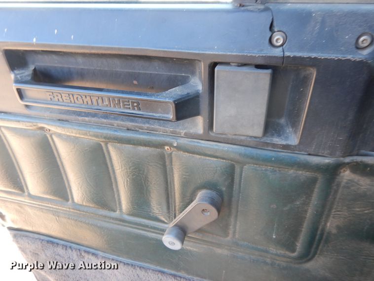 image for item GG9445 1988 Freightliner FLC  semi truck