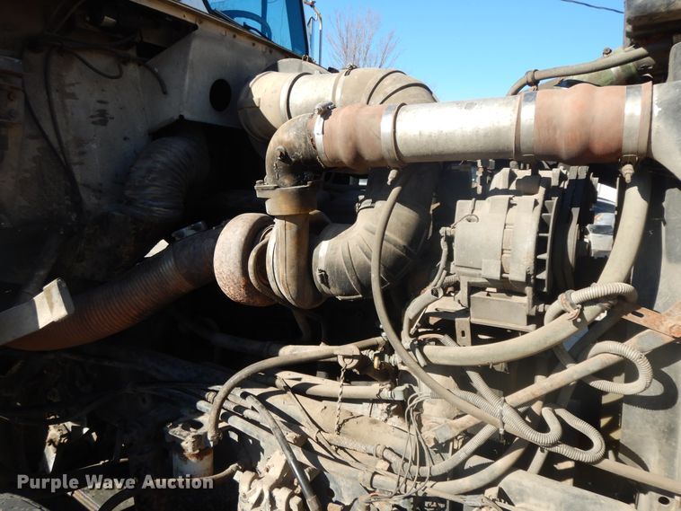 image for item GG9445 1988 Freightliner FLC  semi truck