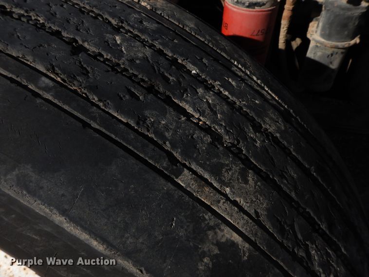 image for item GG9445 1988 Freightliner FLC  semi truck