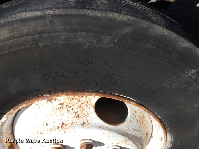 image for item GG9445 1988 Freightliner FLC  semi truck