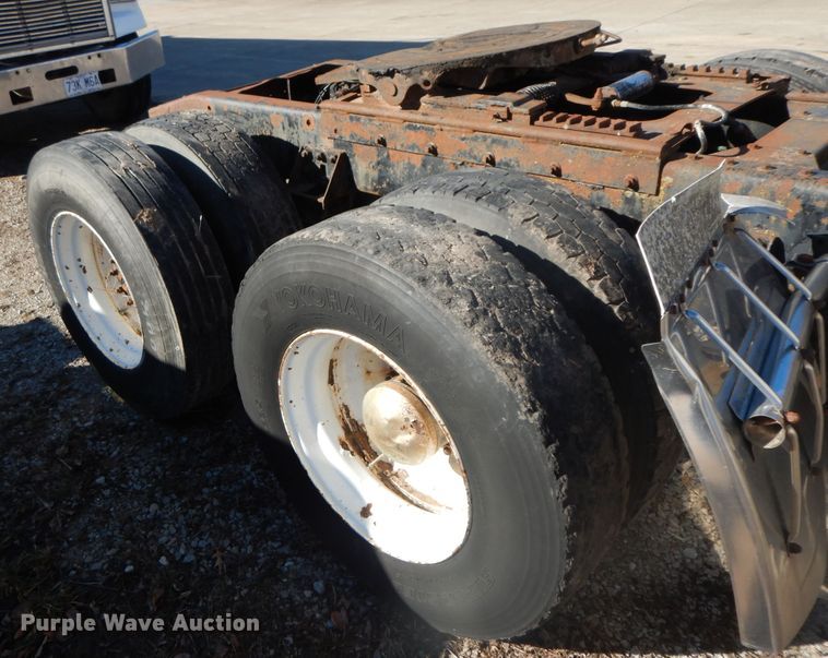 image for item GG9445 1988 Freightliner FLC  semi truck