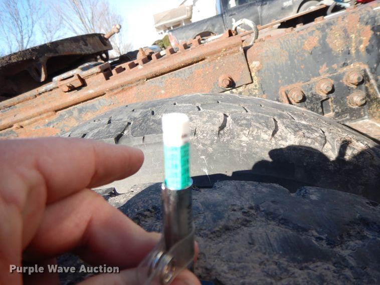 image for item GG9445 1988 Freightliner FLC  semi truck