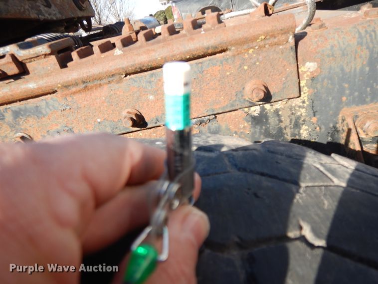 image for item GG9445 1988 Freightliner FLC  semi truck