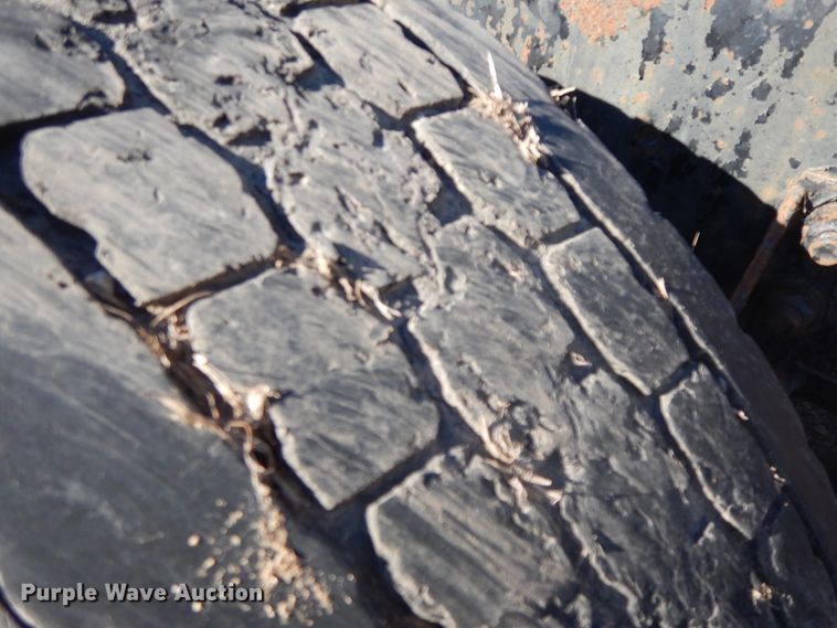 image for item GG9445 1988 Freightliner FLC  semi truck