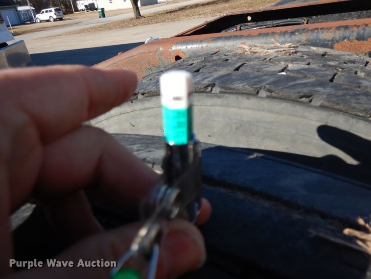 image for item GG9445 1988 Freightliner FLC  semi truck