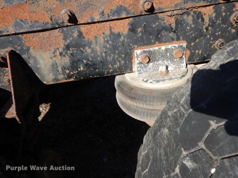 image for item GG9445 1988 Freightliner FLC  semi truck