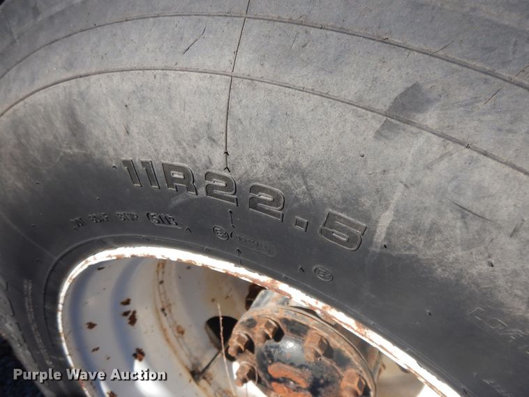 image for item GG9445 1988 Freightliner FLC  semi truck