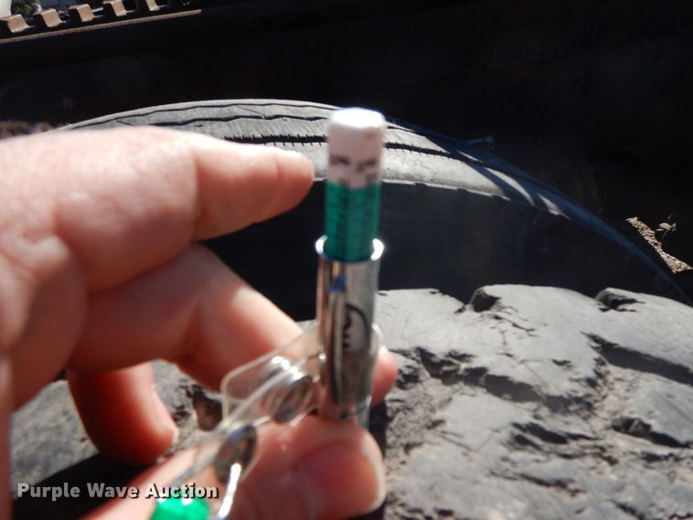 image for item GG9445 1988 Freightliner FLC  semi truck