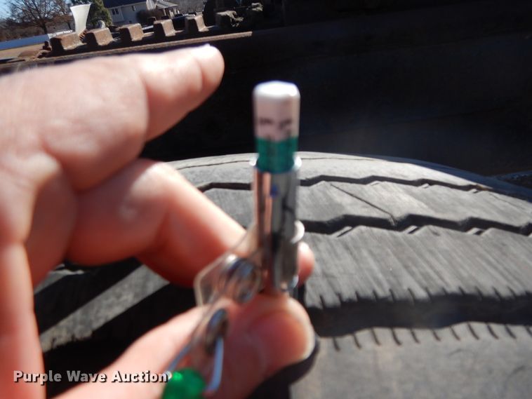 image for item GG9445 1988 Freightliner FLC  semi truck