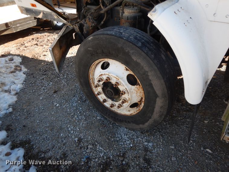 image for item GG9445 1988 Freightliner FLC  semi truck