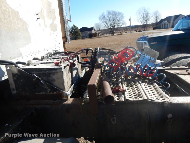 image for item GG9445 1988 Freightliner FLC  semi truck