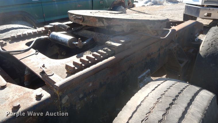 image for item GG9445 1988 Freightliner FLC  semi truck