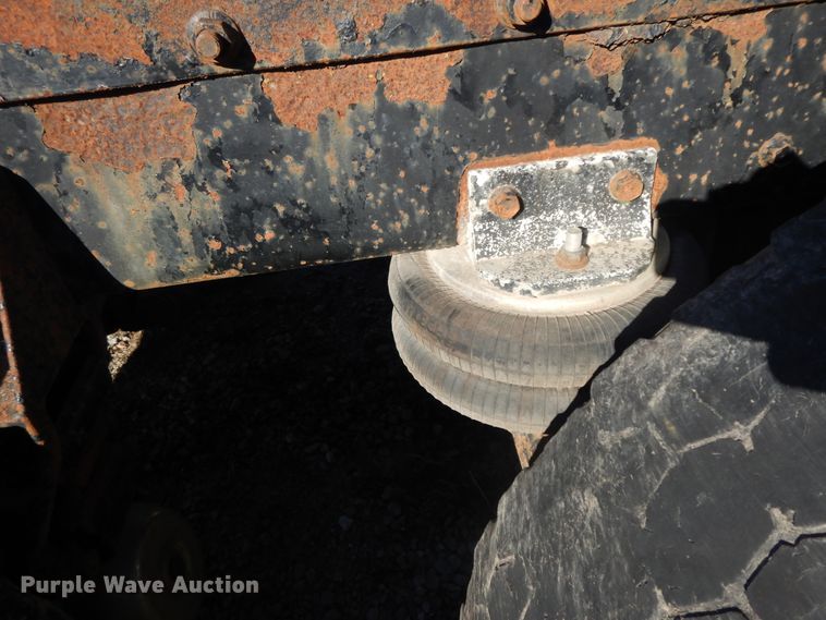 image for item GG9445 1988 Freightliner FLC  semi truck