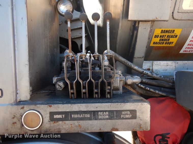 image for item HD9079 1997 Presvac Systems Limited vacuum trailer