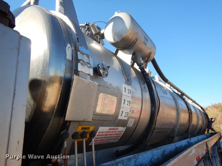 image for item HD9079 1997 Presvac Systems Limited vacuum trailer