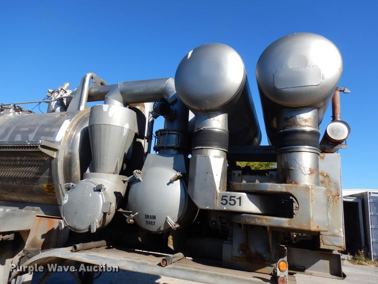 image for item HD9079 1997 Presvac Systems Limited vacuum trailer