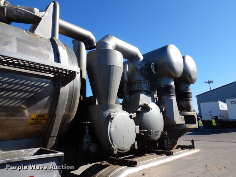 image for item HD9079 1997 Presvac Systems Limited vacuum trailer