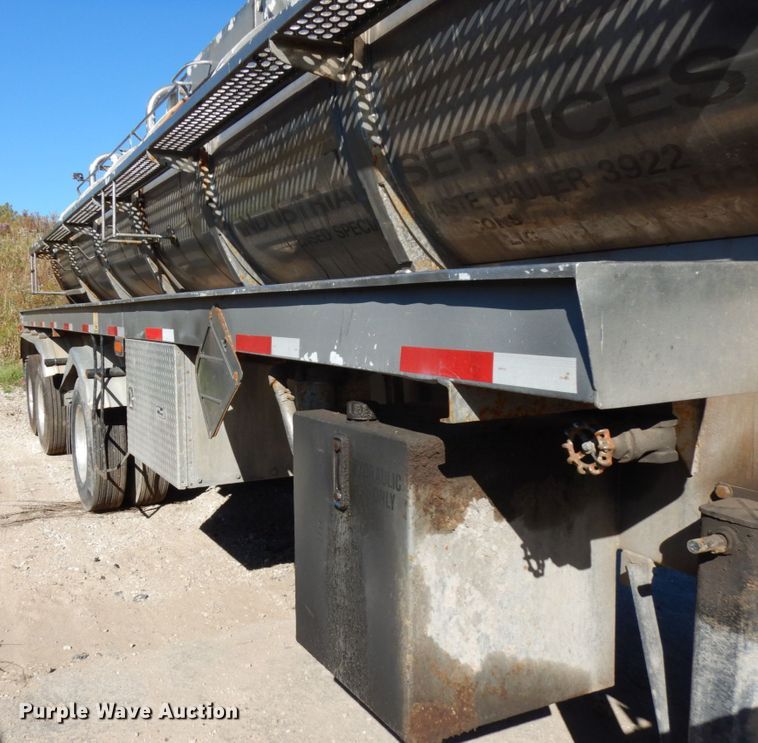 image for item HD9079 1997 Presvac Systems Limited vacuum trailer