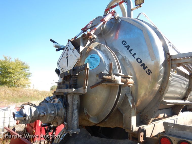 image for item HD9079 1997 Presvac Systems Limited vacuum trailer