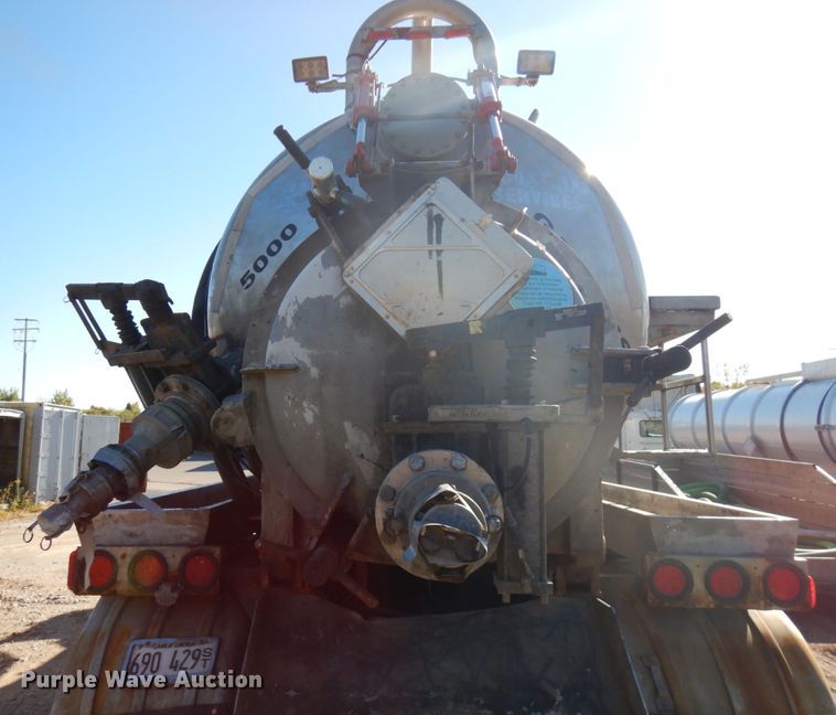 image for item HD9079 1997 Presvac Systems Limited vacuum trailer