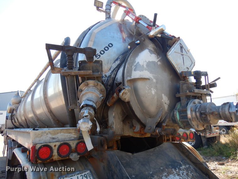 image for item HD9079 1997 Presvac Systems Limited vacuum trailer