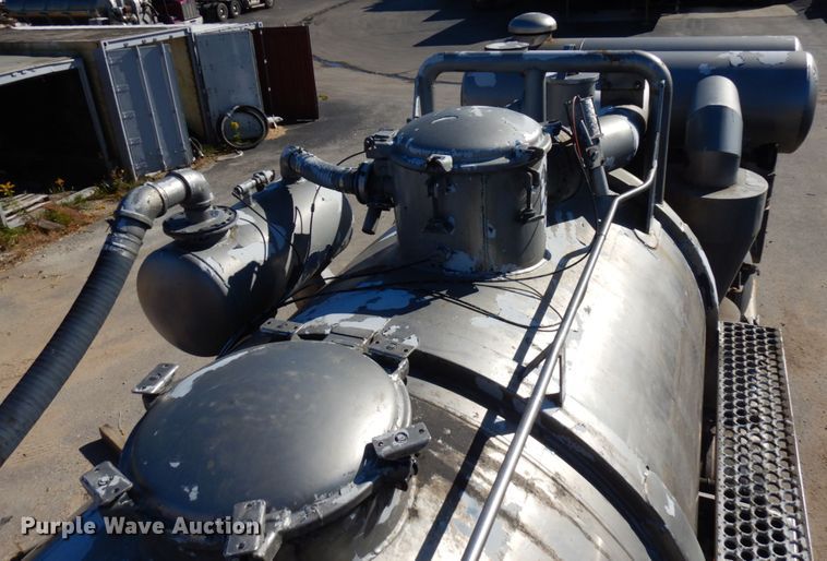 image for item HD9079 1997 Presvac Systems Limited vacuum trailer