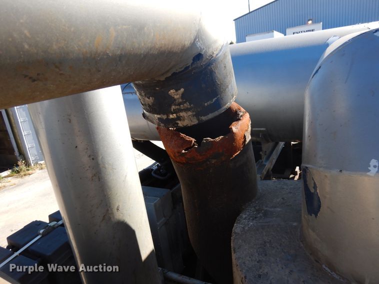 image for item HD9079 1997 Presvac Systems Limited vacuum trailer